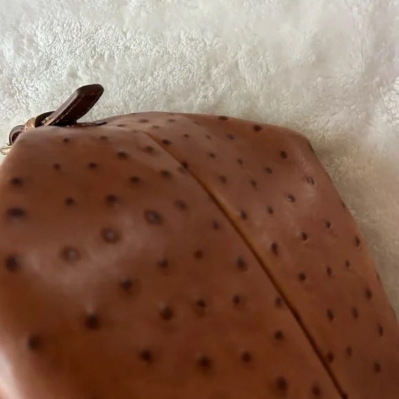 Stylish Tan Hobo Bag with Gold Accents - Picture 3 of 3